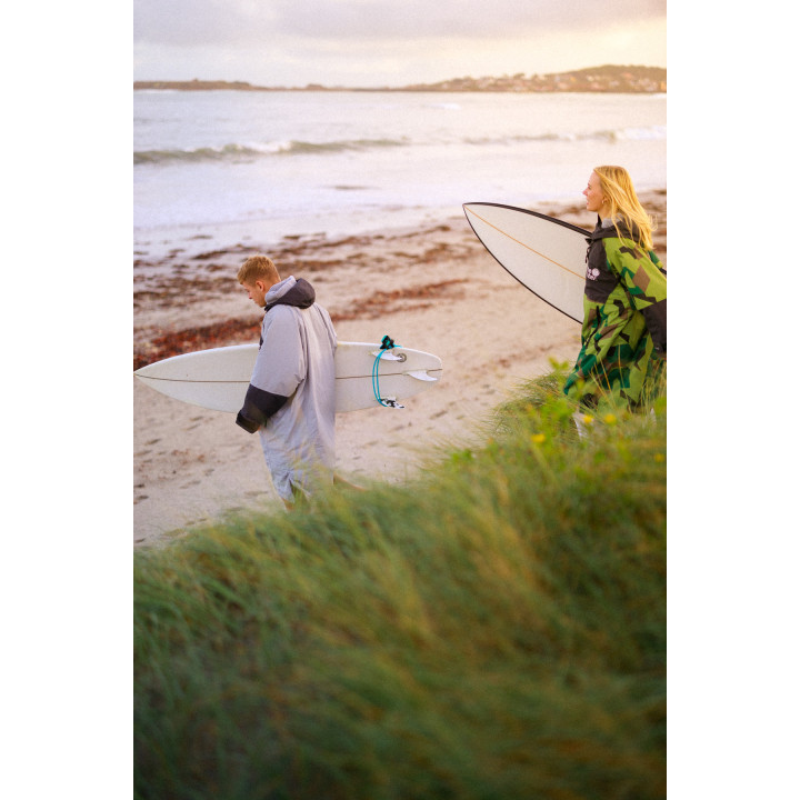 WhiteWater Adults Hard Shell Changing Robe | SurfSplit